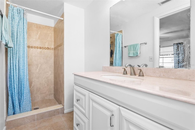 10213 Westport Ct, Tampa, FL 33615 - bathroom featuring vanity, a tile shower, and tile patterned floors