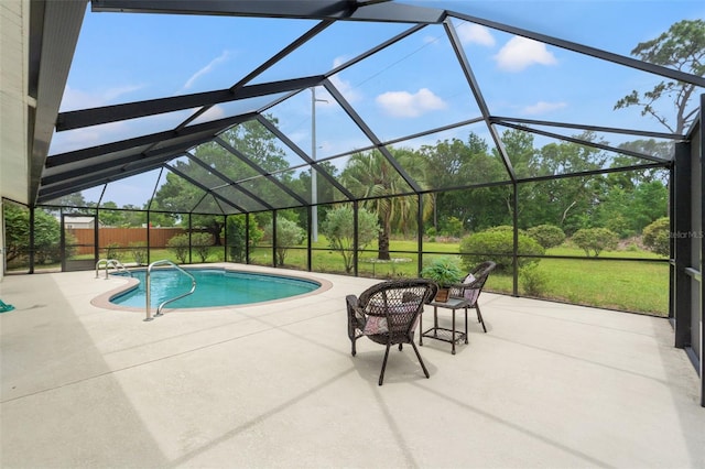3956 N Tamarisk Pt, Beverly Hills, FL 34465 - view of pool featuring a patio and glass enclosure