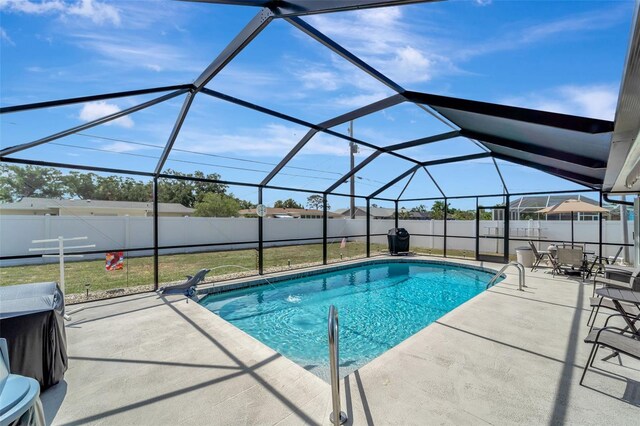 260 Venice E Blvd, Venice, FL 34293 - view of swimming pool with a patio, a fenced backyard, and a lanai