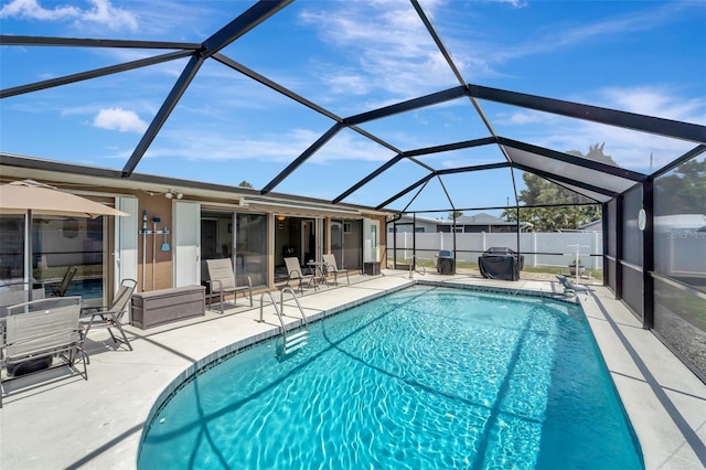 260 Venice E Blvd, Venice, FL 34293 - view of swimming pool featuring a patio and a lanai