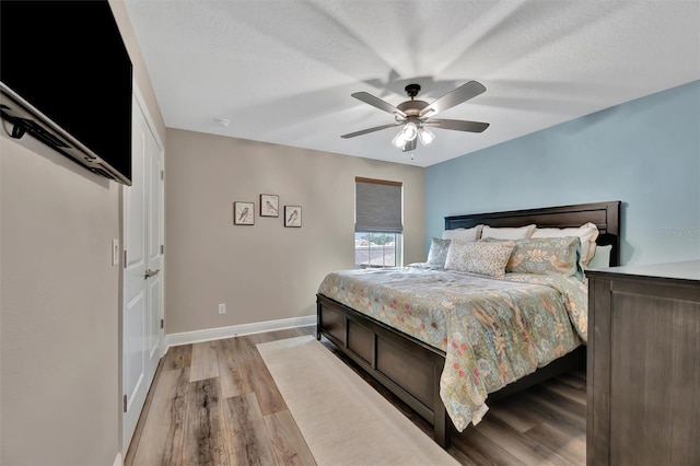 9136 Warm Springs Cir, Parrish, FL 34219 - bedroom featuring light wood-style floors, baseboards, and a ceiling fan