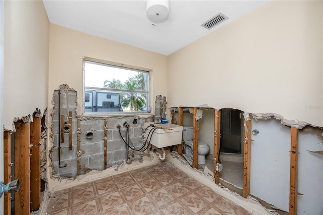 11465 7th St E, Treasure Island, FL 33706 - bathroom with toilet and a sink