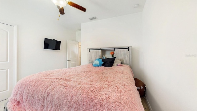 8111 Brickleton Woods Ave, Gibsonton, FL 33534 - bedroom featuring a ceiling fan