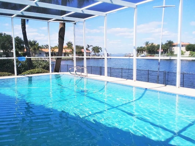 2096 Massachusetts Ave NE, Saint Petersburg, FL 33703 - swimming pool with a lanai and a water view