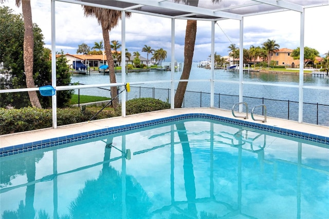 2096 Massachusetts Ave NE, Saint Petersburg, FL 33703 - swimming pool with a lanai and a water view