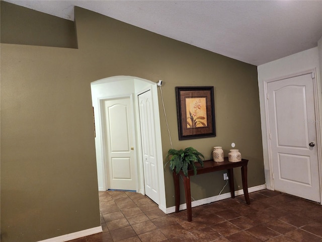 8313 Arabian Dunes Pl, Riverview, FL 33578 - hall featuring vaulted ceiling and arched walkways