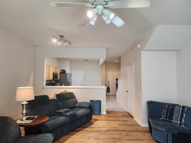 26541 Chimney Spire Ln, Wesley Chapel, FL 33544 - photo 5