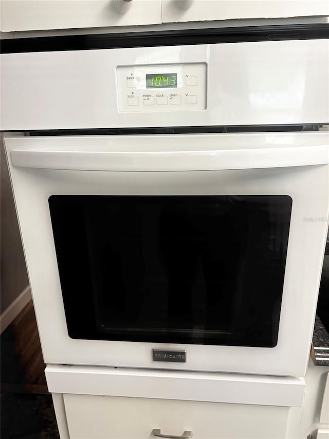 4020 55th St N Unit 1106, Kenneth City, FL 33709 - kitchen view of white oven