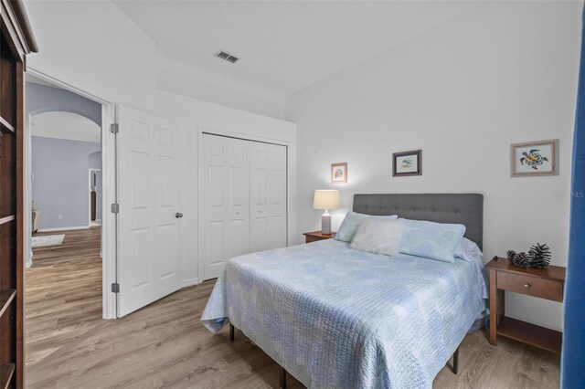 4505 Anaconda Dr, New Port Richey, FL 34655 - bedroom featuring arched walkways, wood finished floors, and a closet