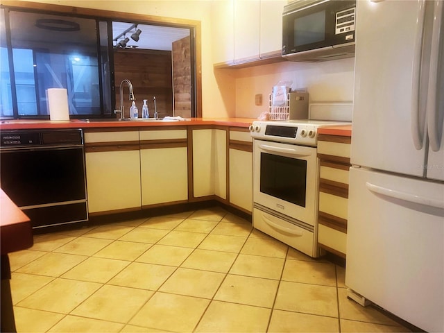 20989 Negril Ct, Lutz, FL 33558 - photo 16