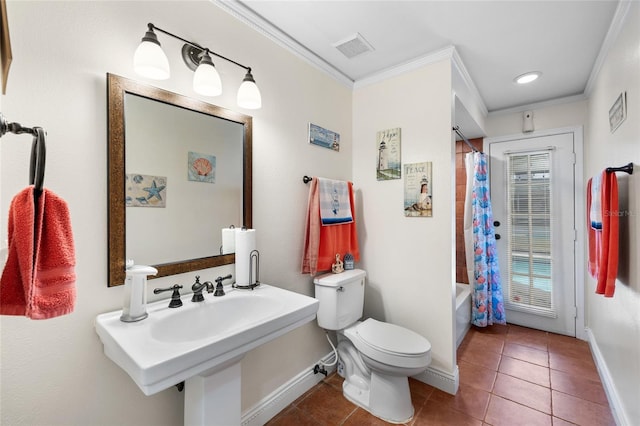 6621 Appaloosa Dr, Tampa, FL 33625 - bathroom with crown molding, toilet, tile patterned floors, a sink, and baseboards
