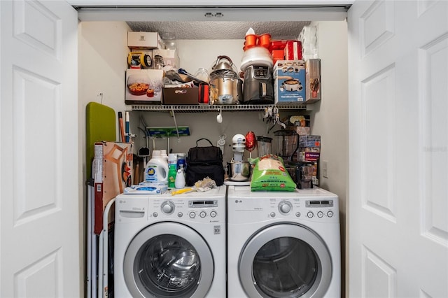 6621 Appaloosa Dr, Tampa, FL 33625 - laundry area with independent washer and dryer