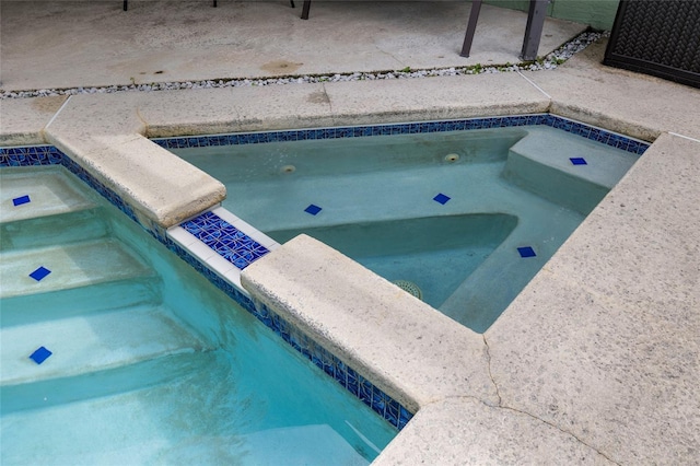 6621 Appaloosa Dr, Tampa, FL 33625 - outdoor pool with an in-ground hot tub