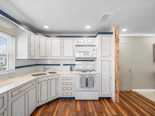 213 Fernwood Cir Unit 213, Seminole, FL 33777 - kitchen featuring white appliances, a sink, dark wood finished floors, light countertops, and recessed lighting