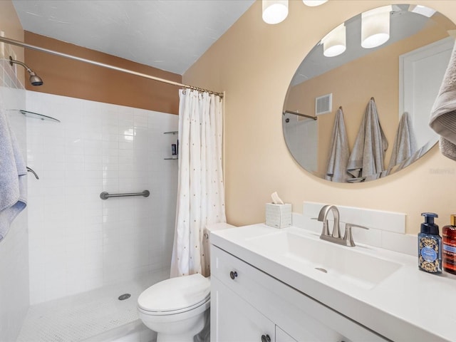 213 Fernwood Cir Unit 213, Seminole, FL 33777 - bathroom featuring vanity, toilet, and tiled shower