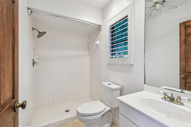 3308 Landing Pl, Palm Harbor, FL 34684 - full bath with tiled shower, vanity, toilet, and a ceiling fan