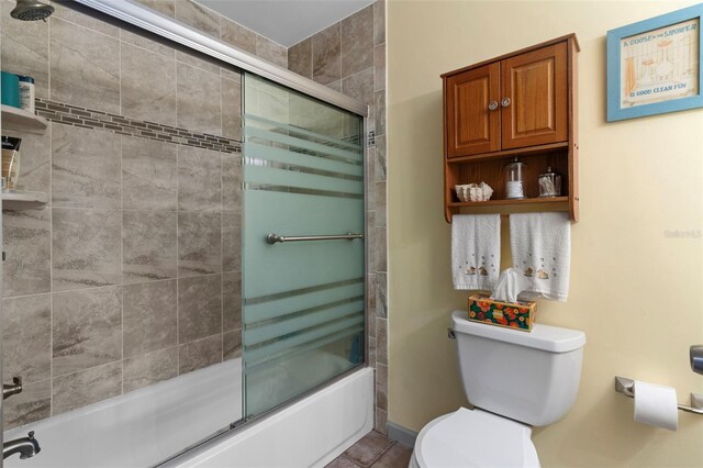 7276 21st St N, Saint Petersburg, FL 33702 - bathroom with toilet and combined bath / shower with glass door