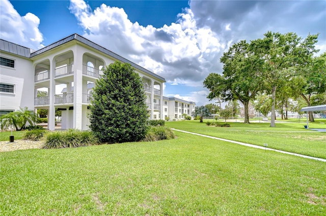 4801 Airport Rd Unit 211, Zephyrhills, FL 33542 - view of home's community with a yard