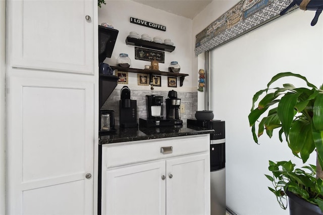 6630 Spring Flower Dr Unit 14, New Port Richey, FL 34653 - bar area with decorative backsplash and a wood stove