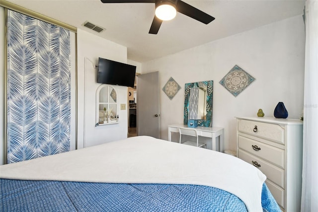 6630 Spring Flower Dr Unit 14, New Port Richey, FL 34653 - bedroom with ceiling fan