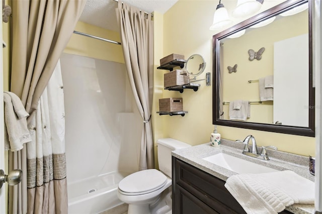 6630 Spring Flower Dr Unit 14, New Port Richey, FL 34653 - full bath with toilet, vanity, and a shower with curtain