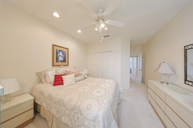 1012 Radison Lake Ct Unit 59, Sun City Center, FL 33573 - bedroom featuring light carpet, a closet, recessed lighting, and ceiling fan