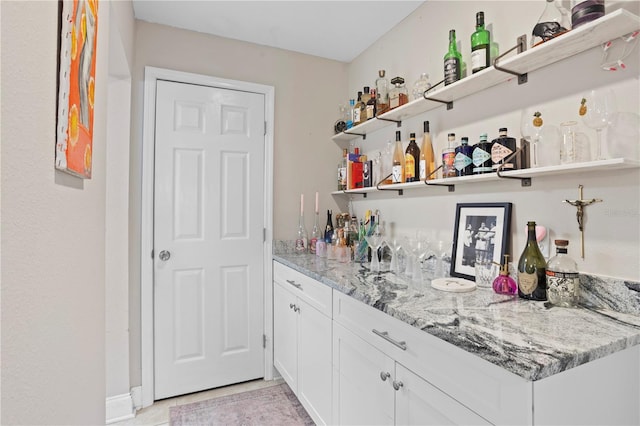 4012 N Munro St, Tampa, FL 33603 - indoor bar featuring light tile patterned flooring