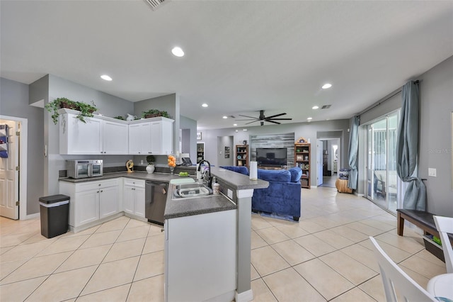 11806 Holly Crest Ln, Riverview, FL 33569 - kitchen featuring a sink, a peninsula, black dishwasher, open floor plan, and dark countertops