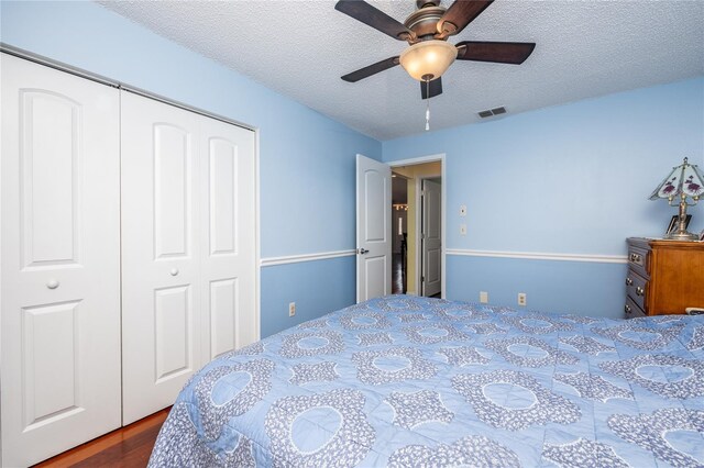 460 Meravan Dr, Palm Harbor, FL 34683 - bedroom with a closet, wood finished floors, a textured ceiling, and ceiling fan