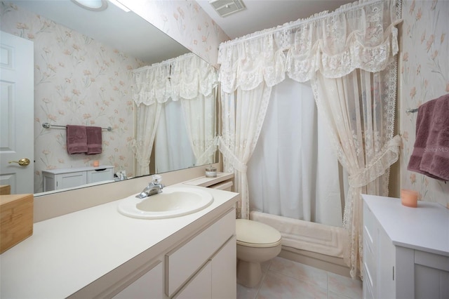 184 Hunter Ct, Palm Harbor, FL 34684 - full bathroom featuring wallpapered walls, vanity, toilet, shower / tub combo with curtain, and tile patterned flooring