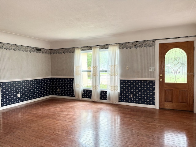 2523 Krueger Ln, Tampa, FL 33618 - foyer entrance featuring hardwood / wood-style flooring, baseboards, and wallpapered walls