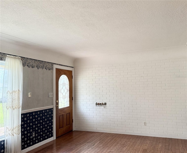2523 Krueger Ln, Tampa, FL 33618 - foyer entrance featuring wood-type flooring, a textured ceiling, and baseboards