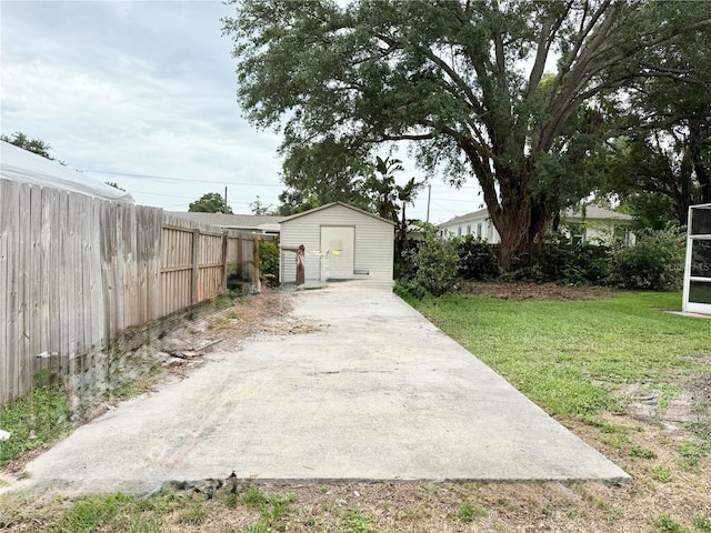 2523 Krueger Ln, Tampa, FL 33618 - view of yard