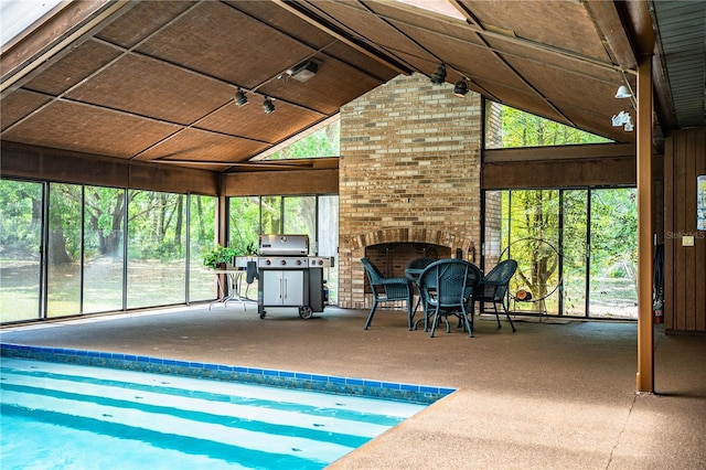 309 Hidden Lake Dr, Brandon, FL 33511 - sunroom featuring vaulted ceiling, healthy amount of natural light, and rail lighting