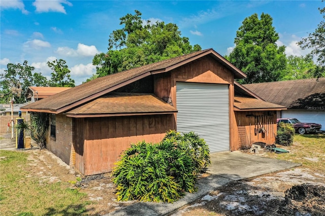 309 Hidden Lake Dr, Brandon, FL 33511 - view of side of home featuring roof with shingles