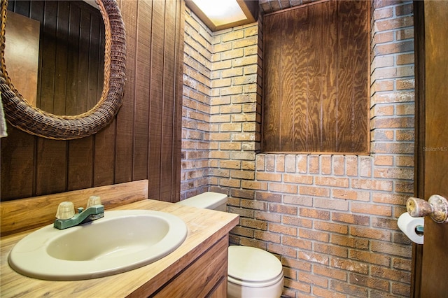 309 Hidden Lake Dr, Brandon, FL 33511 - half bathroom featuring vanity and brick wall