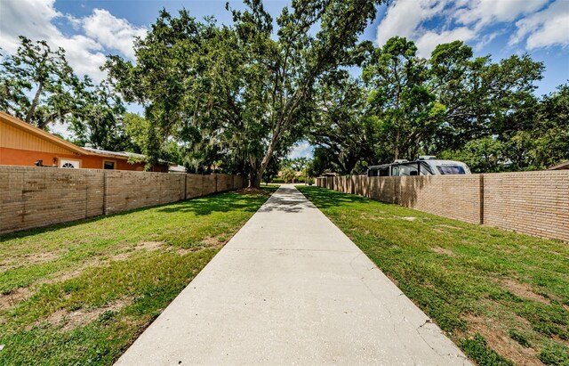 309 Hidden Lake Dr, Brandon, FL 33511