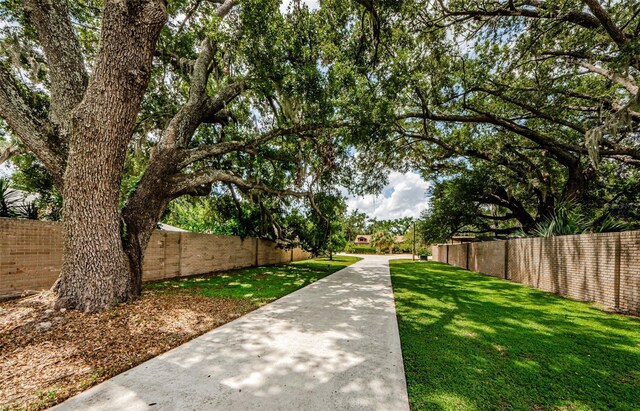 309 Hidden Lake Dr, Brandon, FL 33511