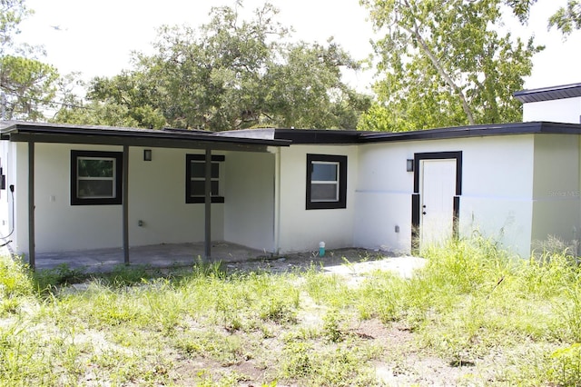 1109 N Obrien St, Tampa, FL 33607 - view of front of house with stucco siding and a patio area