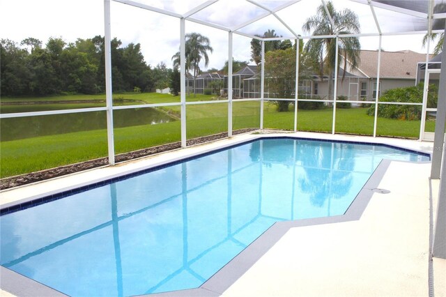 1842 Ridgelake Ct, Wesley Chapel, FL 33543 - swimming pool featuring a yard and a lanai