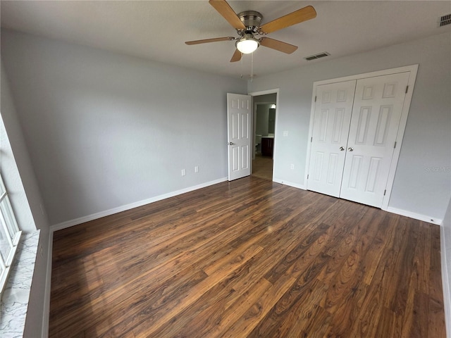 13551 Banner Rd, Spring Hill, FL 34609 - unfurnished bedroom featuring dark wood-style flooring, baseboards, a closet, and ceiling fan
