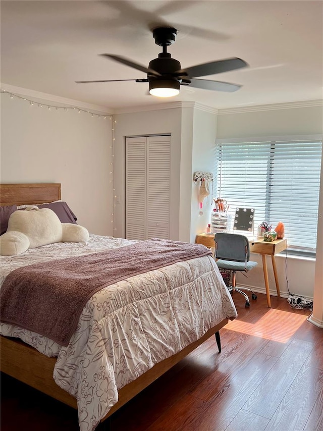 2737 Enterprise Rd E Unit 192, Clearwater, FL 33759 - bedroom featuring ornamental molding, wood finished floors, a closet, and a ceiling fan