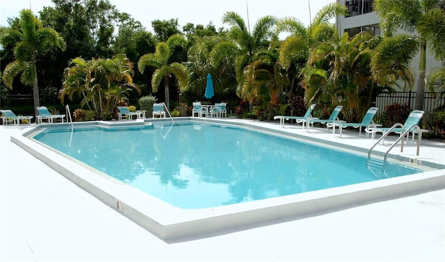 2737 Enterprise Rd E Unit 192, Clearwater, FL 33759 - community pool with a patio