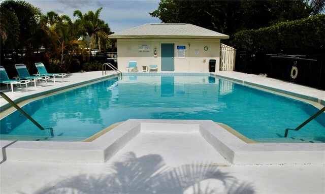 2737 Enterprise Rd E Unit 192, Clearwater, FL 33759 - community pool featuring a patio area