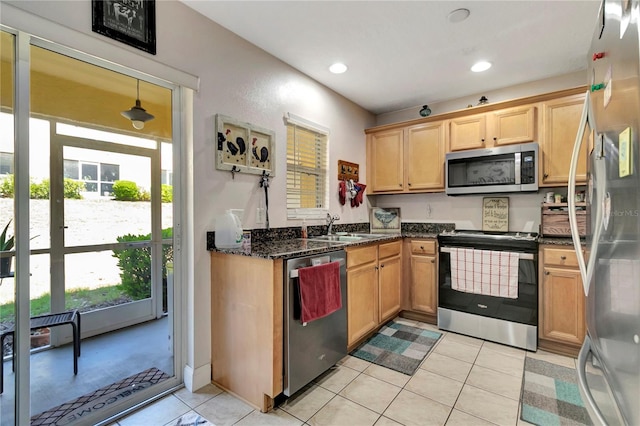 213 Draw Bridge Ln, Valrico, FL 33594 - kitchen with appliances with stainless steel finishes, a sink, plenty of natural light, light tile patterned floors, and recessed lighting