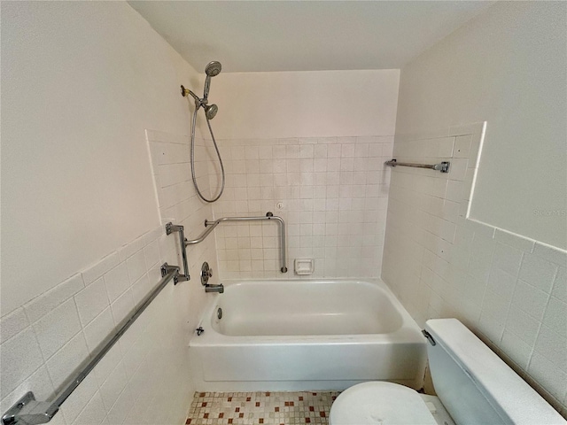 2391 Sumatran Way Unit 37, Clearwater, FL 33763 - full bathroom featuring tile walls, toilet, and shower / bathtub combination