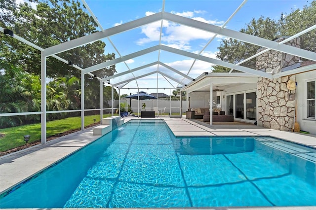 2824 Paddock Dr, Palm Harbor, FL 34684 - view of swimming pool with an outdoor living space, a ceiling fan, a patio area, and glass enclosure