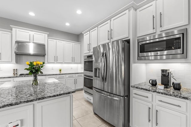 2724 Coco Palm Cir, Wesley Chapel, FL 33543 - kitchen featuring stainless steel appliances, under cabinet range hood, backsplash, white cabinetry, and recessed lighting