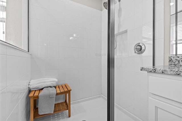 2724 Coco Palm Cir, Wesley Chapel, FL 33543 - bathroom featuring tiled shower and tile walls