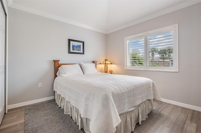 10232 Buncombe Way, San Antonio, FL 33576 - bedroom featuring baseboards, wood finished floors, and crown molding
